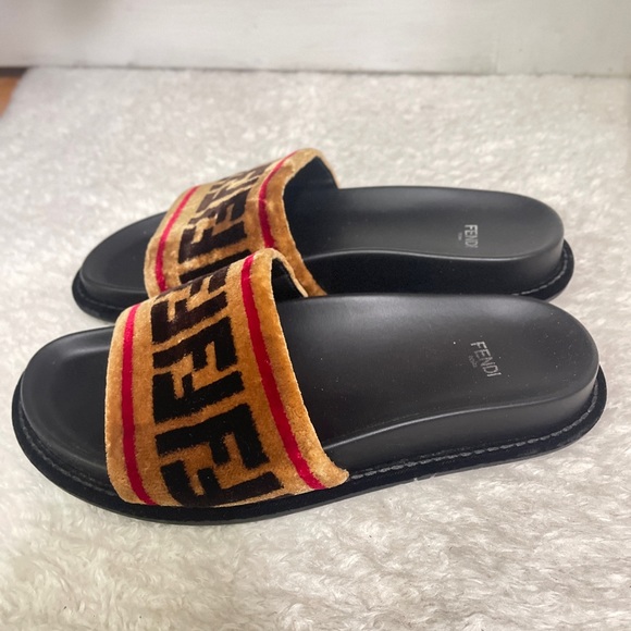 Authentic Fendi Zucca iconic logo pool slides - Picture 2 of 9